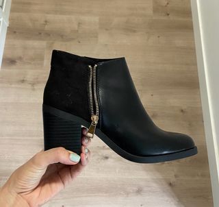 botin negro dos texturas