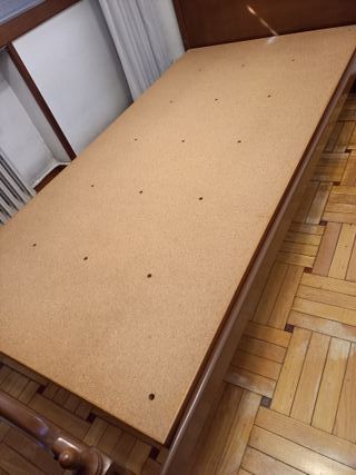  Dos camas de dormitorio de 1’83 x 0’90 m y mesita