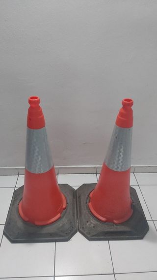 2 conos señalizacion obra