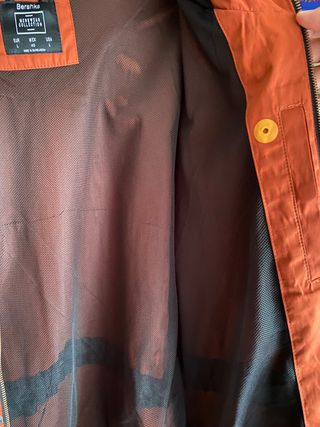 Gabardina de Bershka color teja