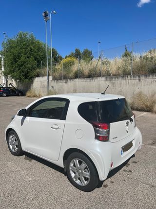 Toyota iQ 2012