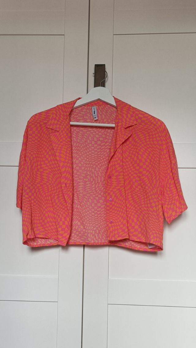 Cropped FBsister shirt