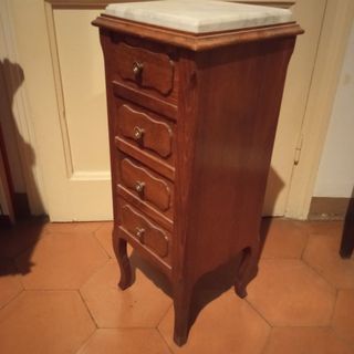 Pequeña cajonera de madera