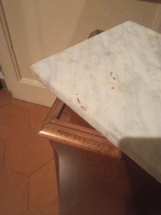 Pequeña cajonera de madera