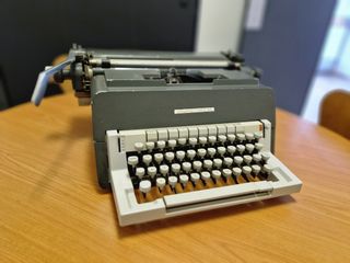 Maquina de escribir Olivetti