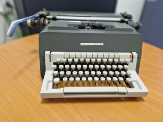 Maquina de escribir Olivetti
