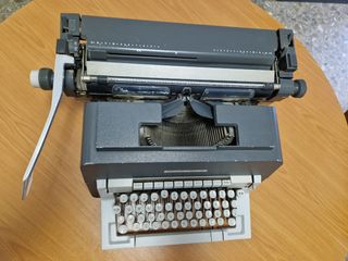Maquina de escribir Olivetti
