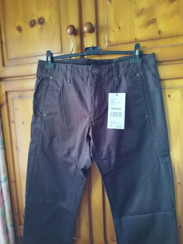 Pantalón parachute desigual