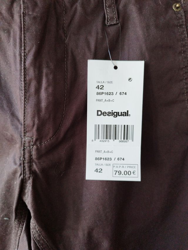 Pantalón parachute desigual