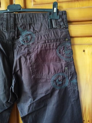 Pantalón parachute desigual