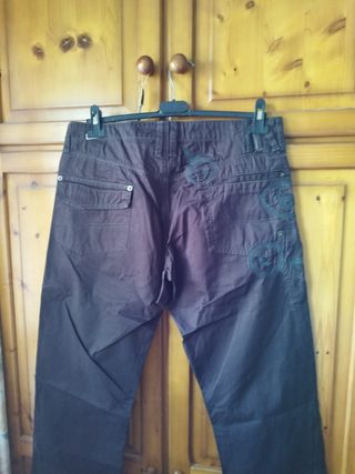 Pantalón parachute desigual