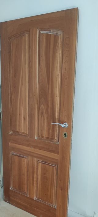 Puerta cerezo madera maciza.