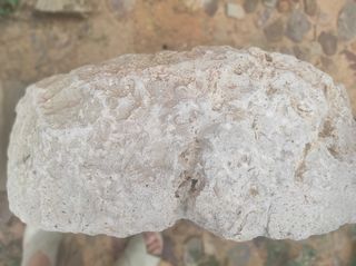 Pila agua antigua de piedra