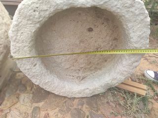 Pila agua antigua de piedra