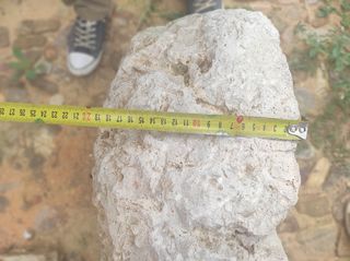 Pila agua antigua de piedra