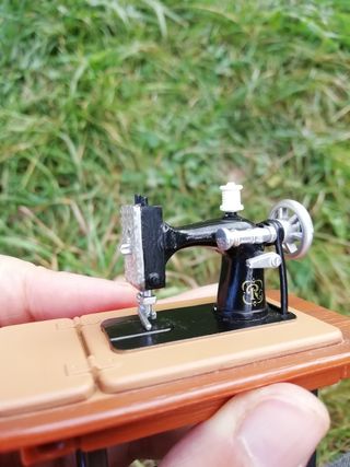 Máquina de coser miniatura Re-ment japon