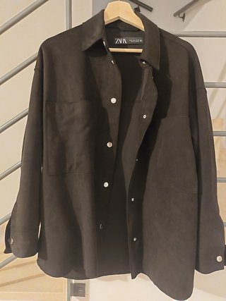 Chaqueta / sobrecamisa Negra de ante de ZARA