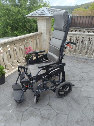 Silla de ruedas basculante reclinable y plegable
