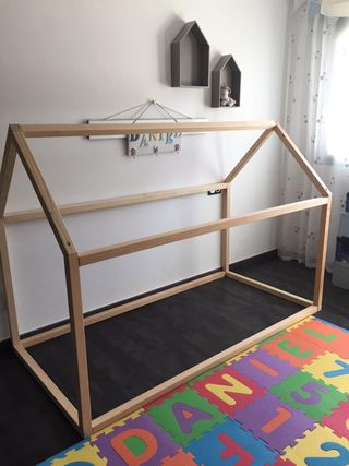 Lettino Montessori a forma di casa