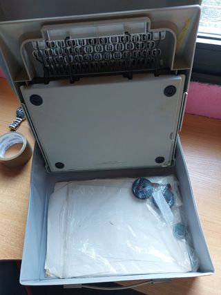Maquina de escribir Olivetti lettera 25
