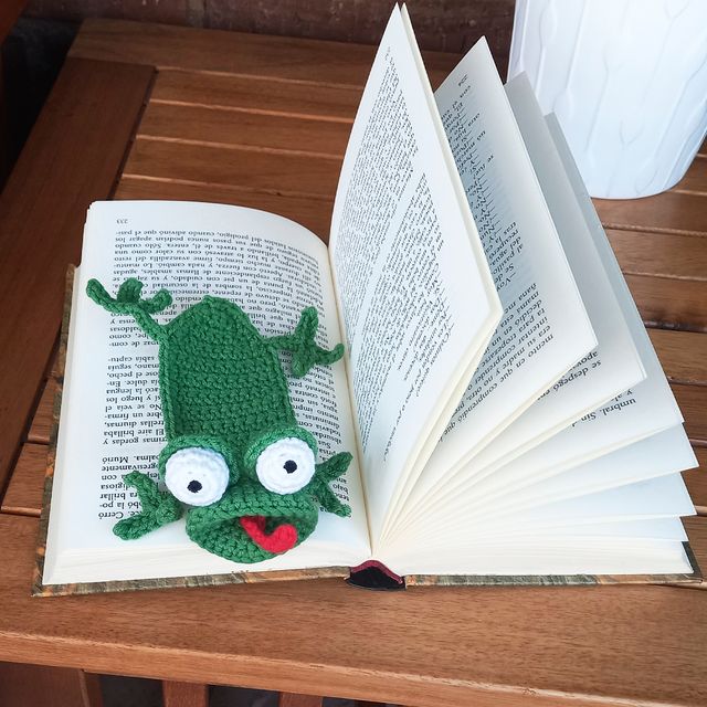 MARCAPÁGINAS RANA Hecho a Mano de Crochet