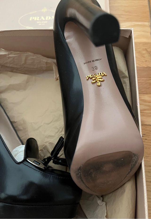 Zapatos tacon negro Prada nuevos