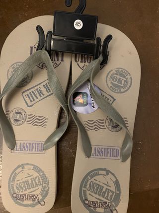 Lote de chancletas de baño