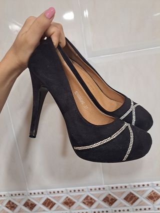 Tacones negros