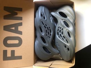 yeezy foam rnr carbon