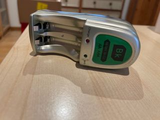 Cargador de pilas AA y AAA