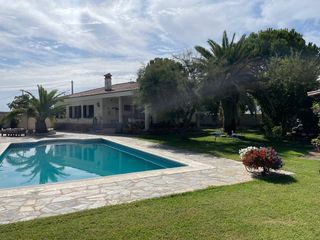Casa en venta con jardin y piscina