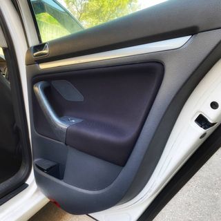 Tapizar paneles de puertas de coche