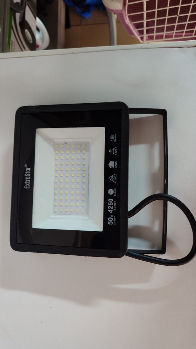 Foco 25w para exteriores