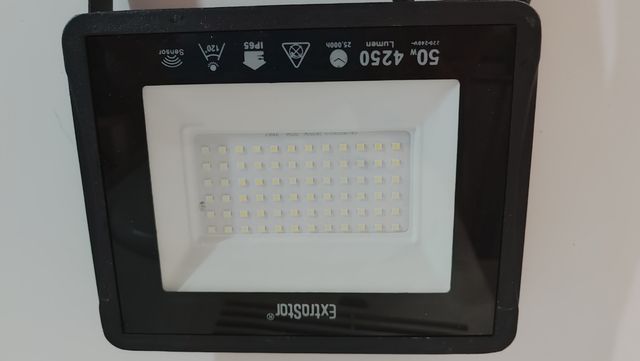 Foco 25w para exteriores