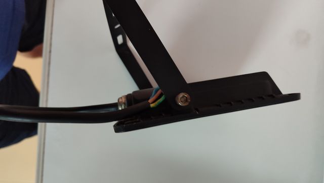 Foco 25w para exteriores