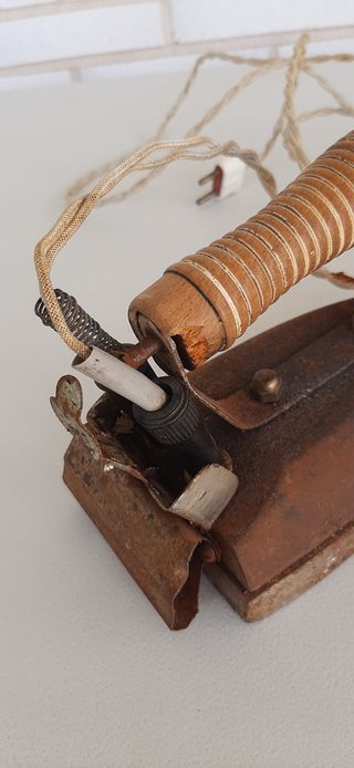 Plancha eléctrica antigua