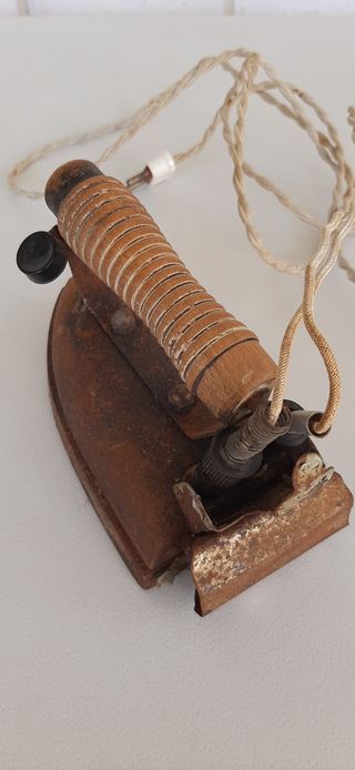 Plancha eléctrica antigua