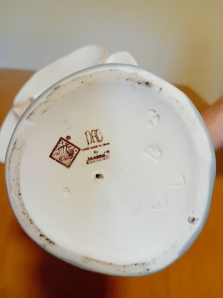 Figura niña con cesto de flores NAO