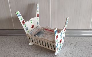 Cuna Mecedora con flores de colores