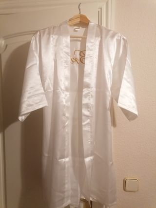 1 abito da sposa e 3 nuovi abiti da damigella