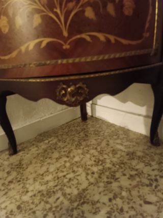 Rinconera con vitrina de madera antigua