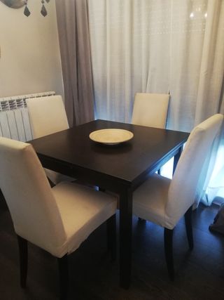 Conjunto de lámpara ,mesa y 4 sillas