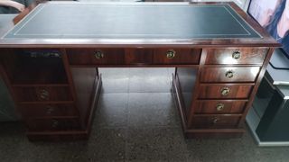 Escritorio   de madera  antiguo estilo inglés