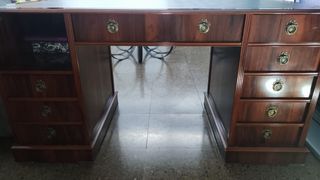 Escritorio   de madera  antiguo estilo inglés