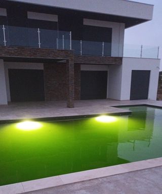 Limpeza e manutenção de piscinas margem Sul