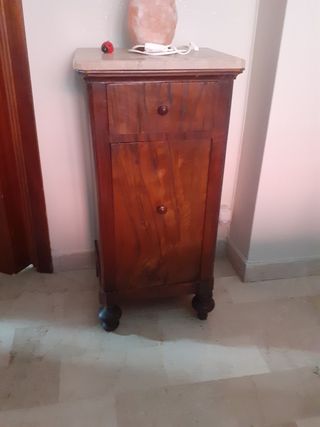 Comodini in legno di noce del 900