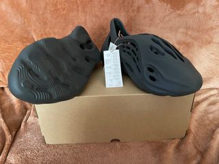 Adidas Yeezy Foam Carbon 