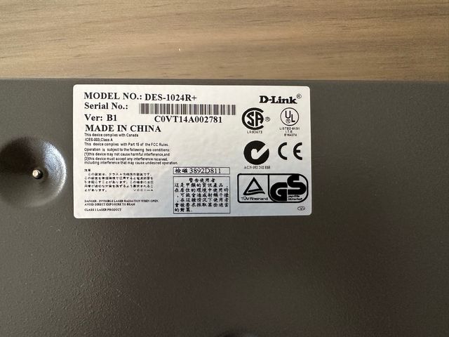 Switch D-link des-1024d+