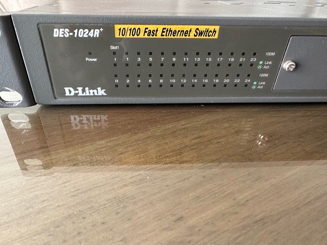 Switch D-link des-1024d+