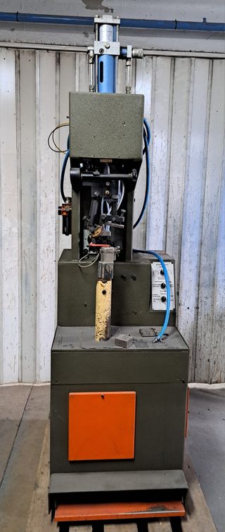 MAQUINA DE CLAVAR TACONES